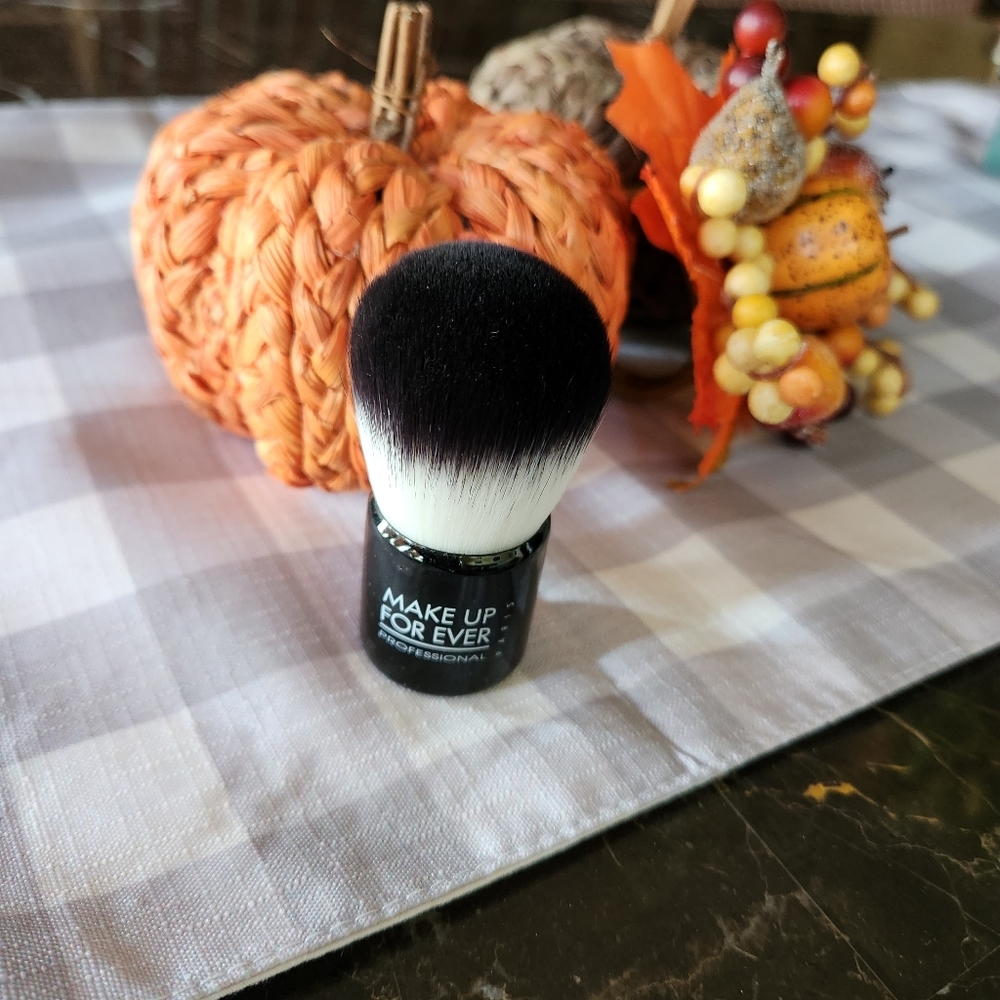 Makeup Forever Kabuki Full Size Brush - Picture 5 of 6